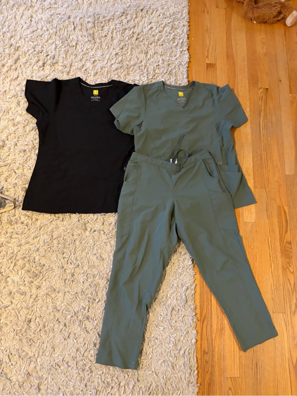WonderWink Black & Olive Women's Ankle Scrub Set